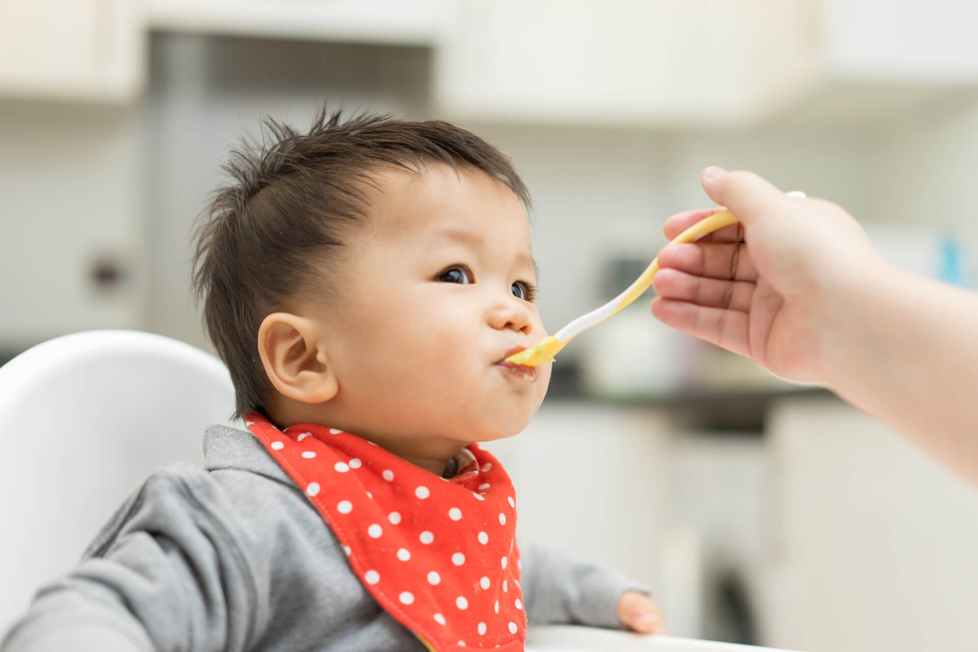 Chế độ dinh dưỡng cho trẻ sơ sinh khi bắt đầu ăn dặm: Thực phẩm phù hợp và cách chuẩn bị